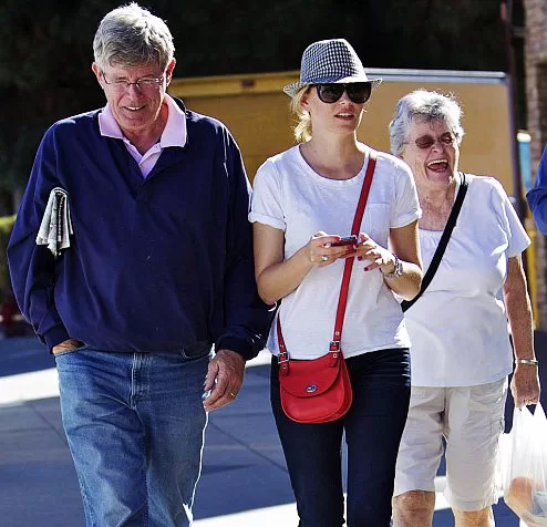 Elizabeth with her parents Ann and Mark